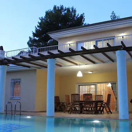 Adavillas Blees Villa *